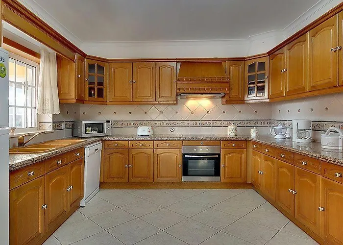 Coelha - Table Tennis And Pool Table *